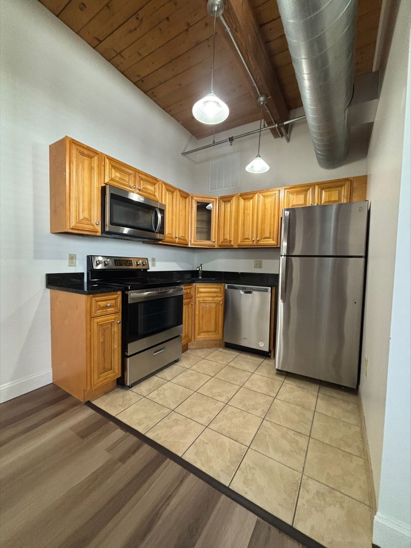 Rockland Apartment: 51 Maple Street