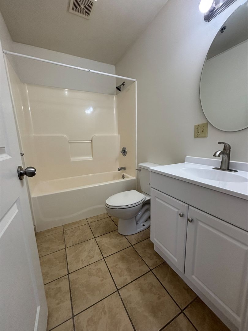 Rockland Apartment: 51 Maple Street