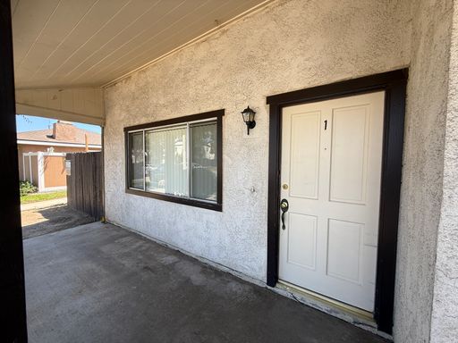Spacious 3-Bedroom Townhome with 2-Car Garage in Oxnard – photo 1