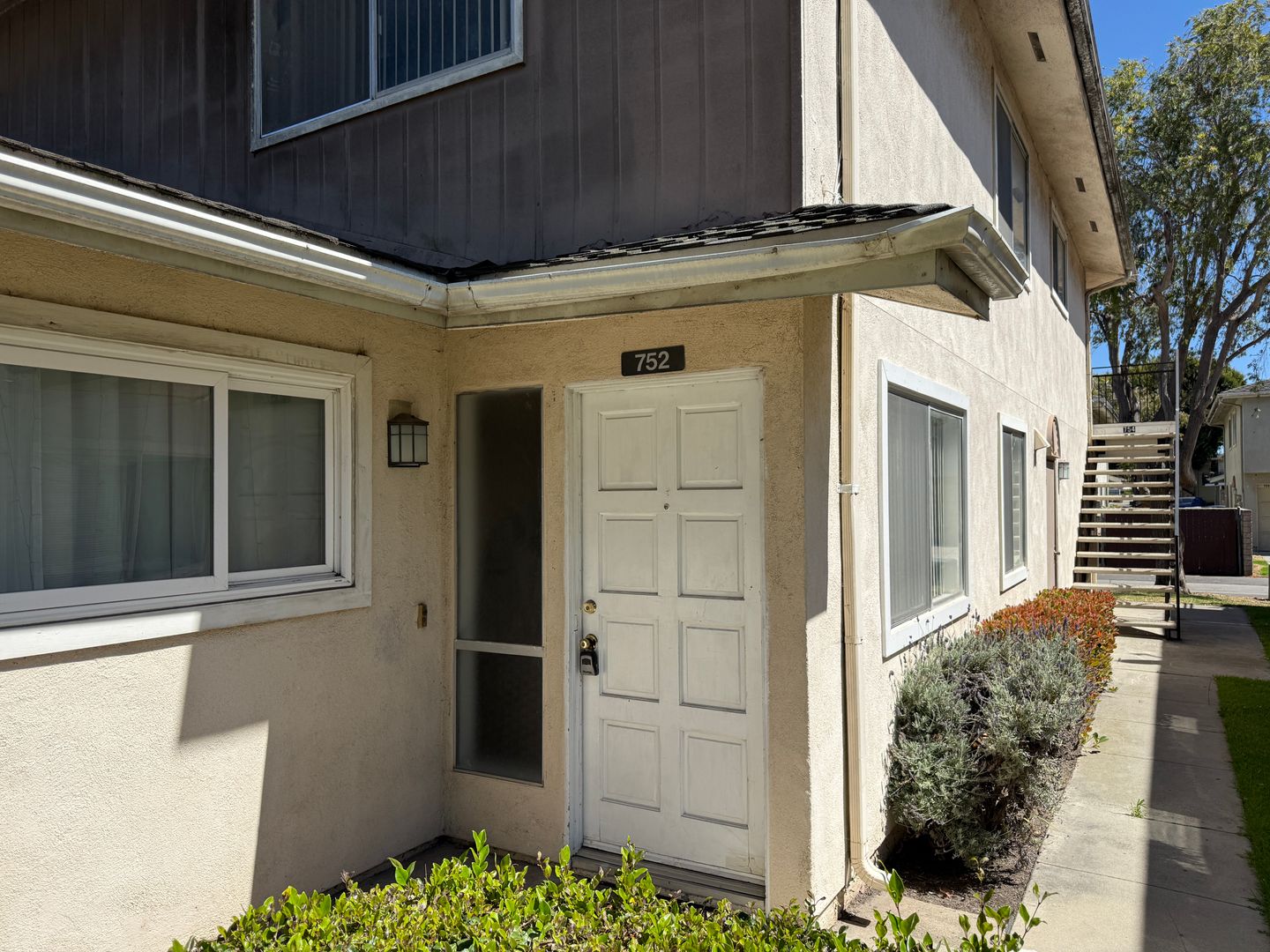 Port Hueneme House: 752 West Hemlock Street