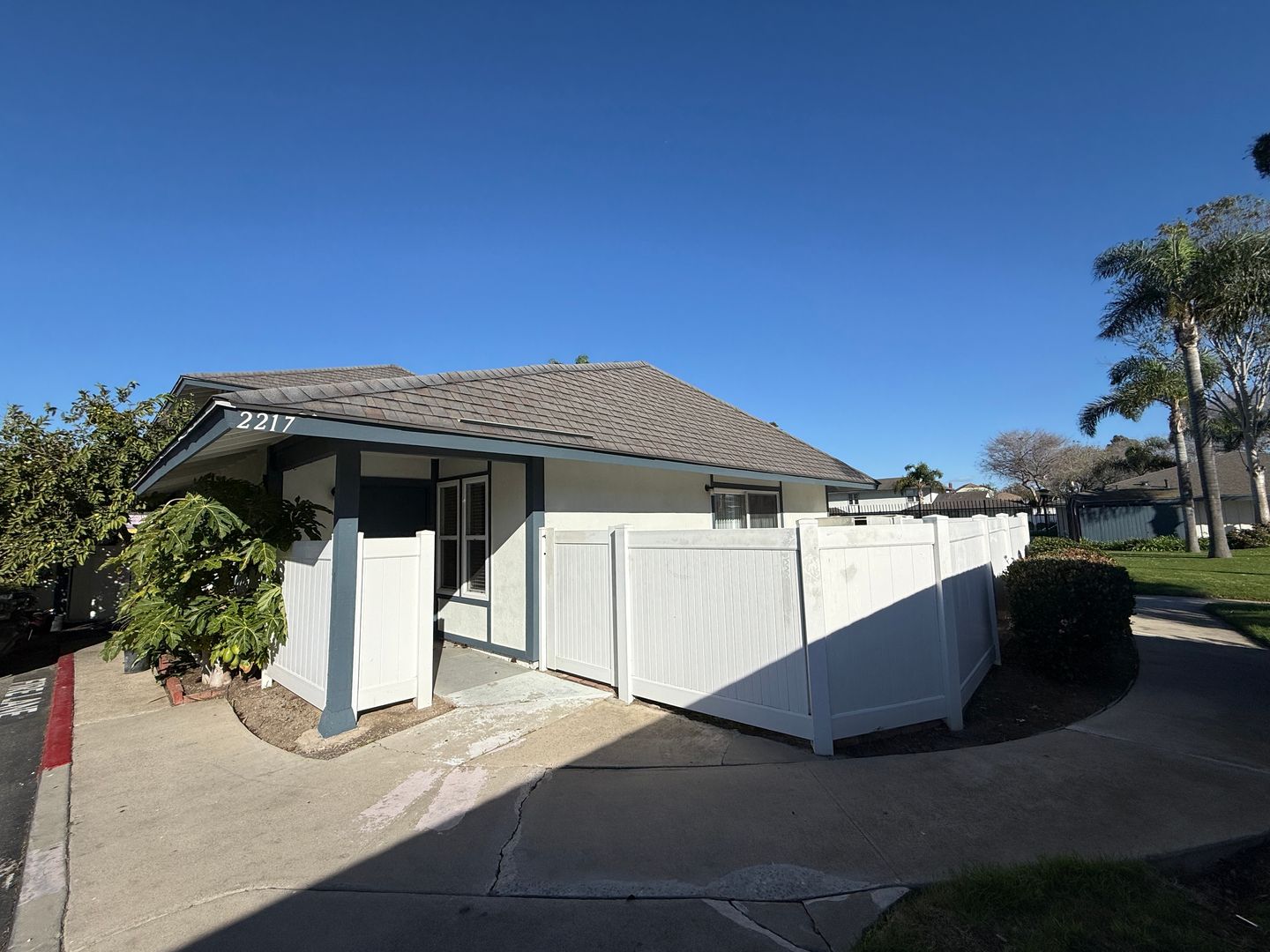 Oxnard House: 2217 Miramar Walk