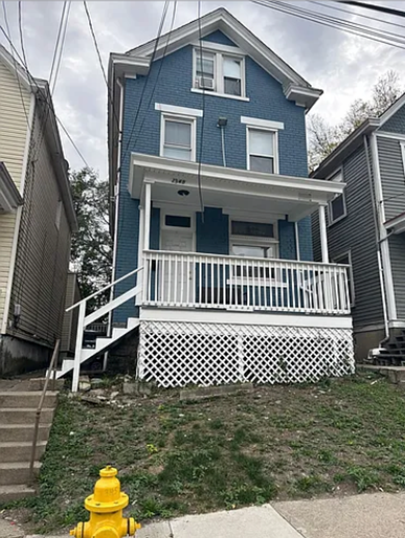 Cincinnati House: 2345 Victor St.