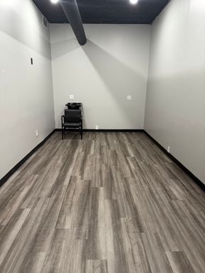 North Avondale Salon Suite for Rent – photo 1