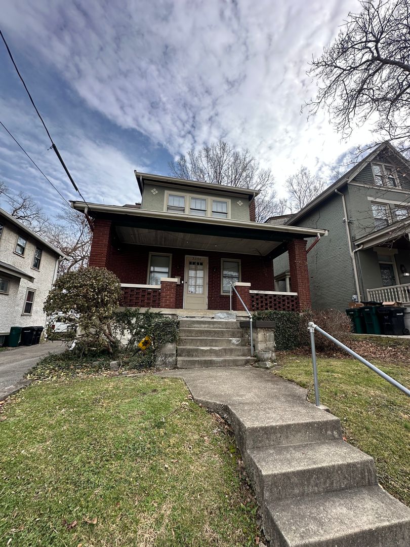 Cincinnati House: 3256 Glendora