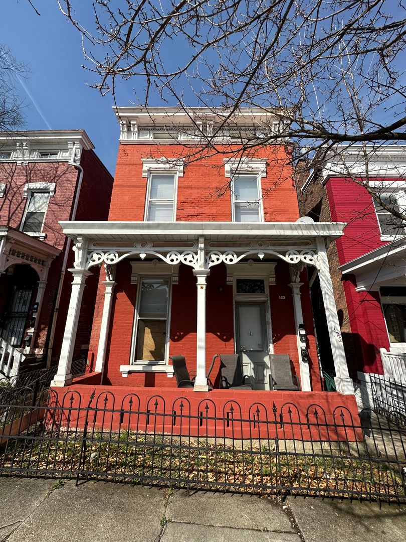 Cincinnati Apartment: 122 E. University Ave