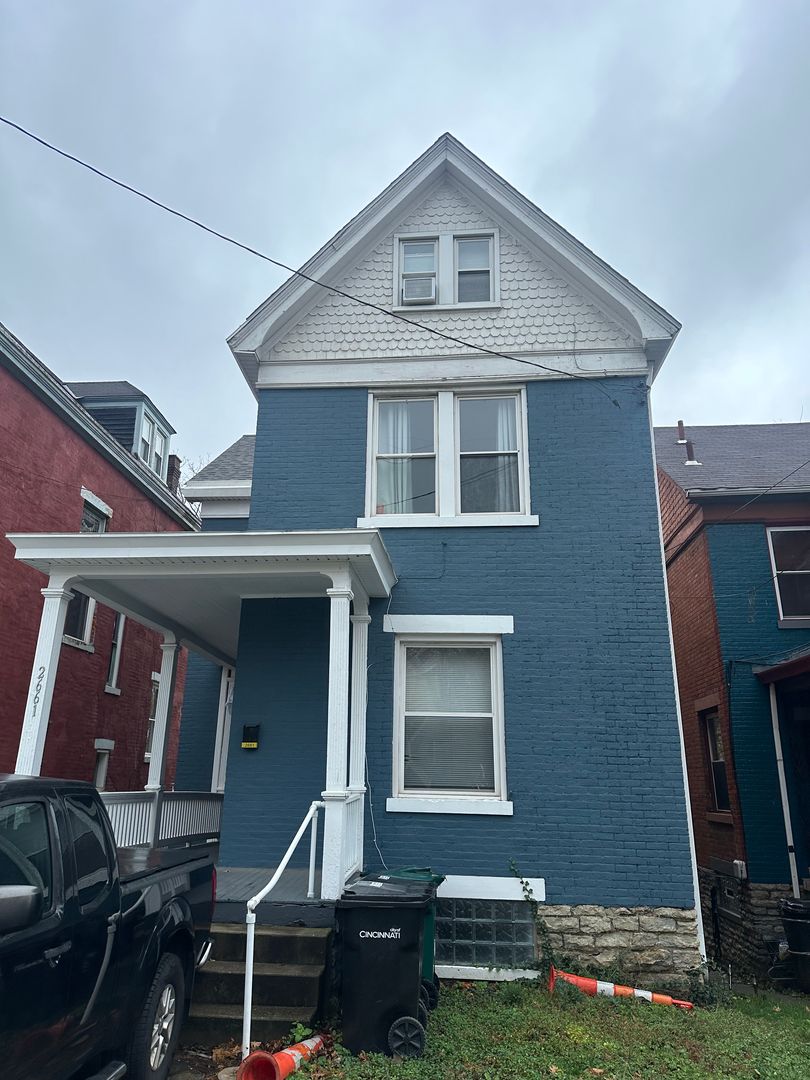 Cincinnati House: 2661 Bellevue St.