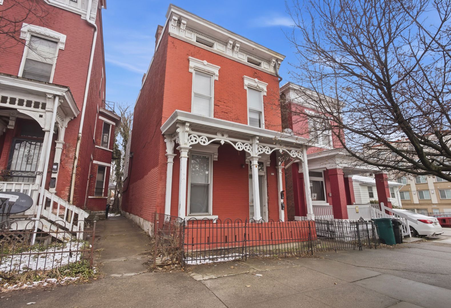 Cincinnati Apartment: 122 E. University Ave