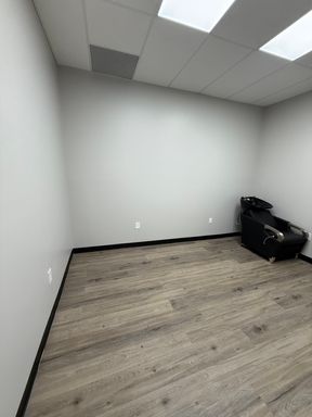North Avondale Salon Suite For Rent