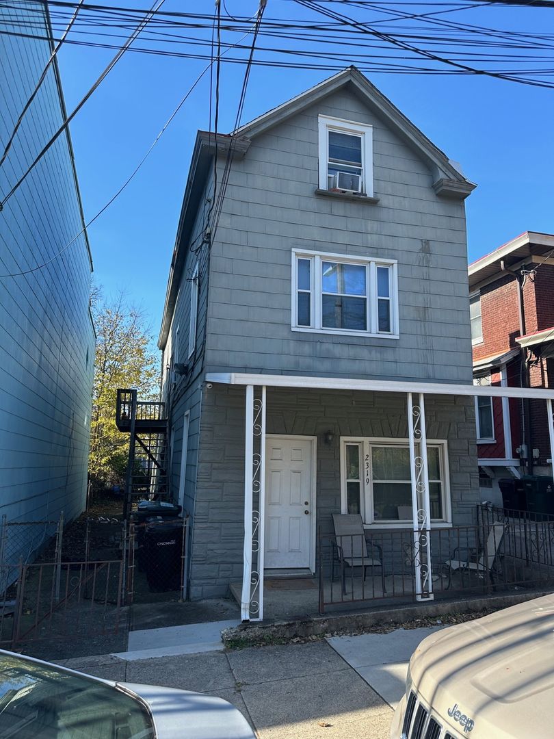 Cincinnati Apartment: 2319 Chickasaw