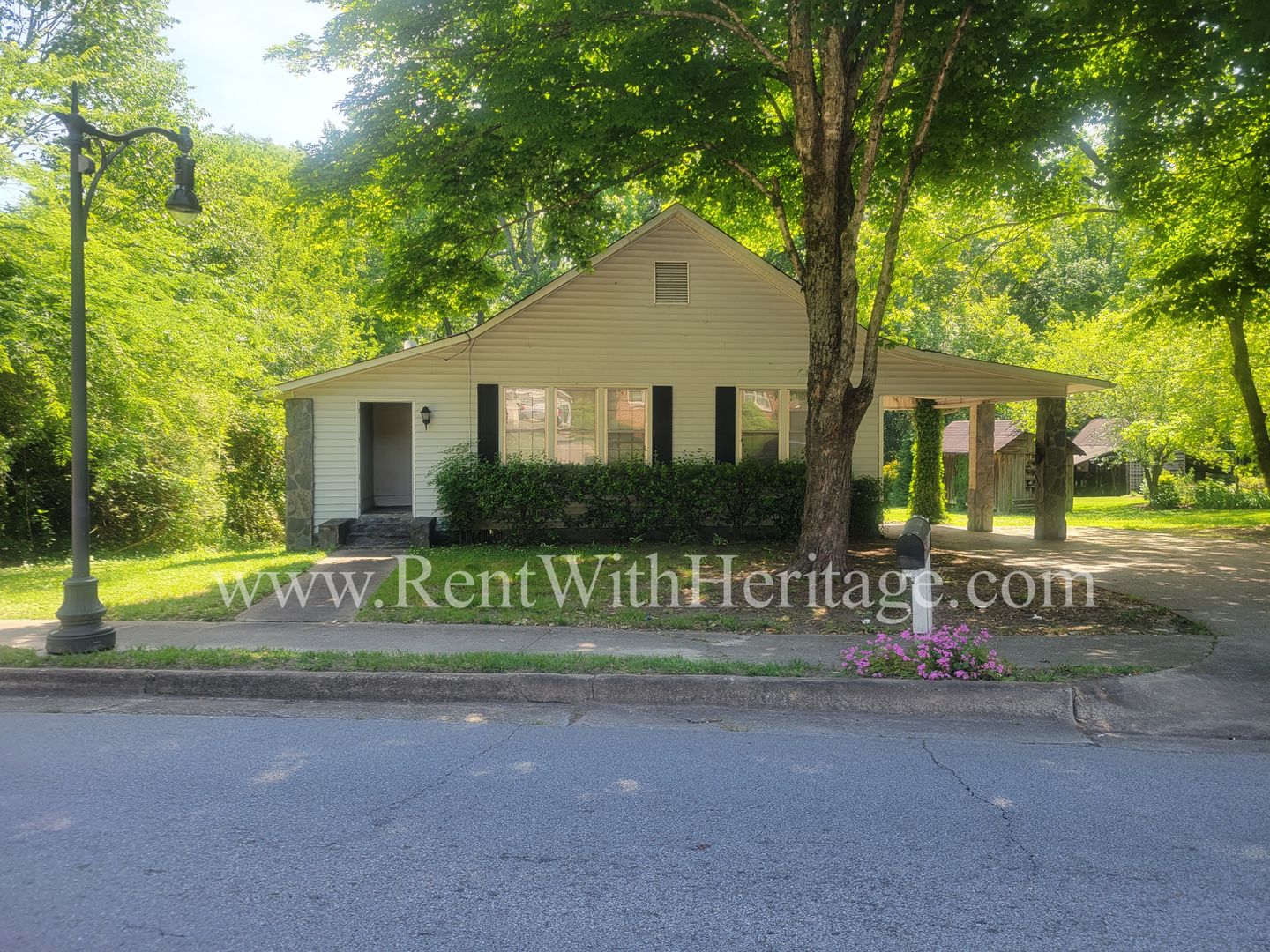 Douglasville House: 8554 Campbellton St