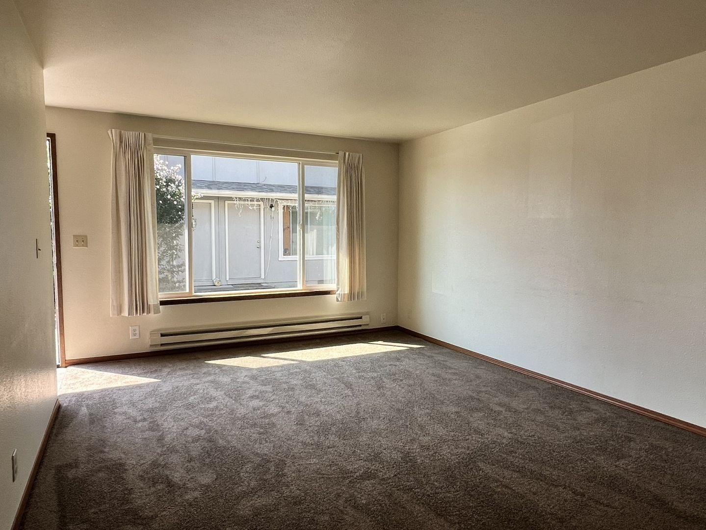 LEBANON Apartment: 2006 S. 2ND ST #13-16