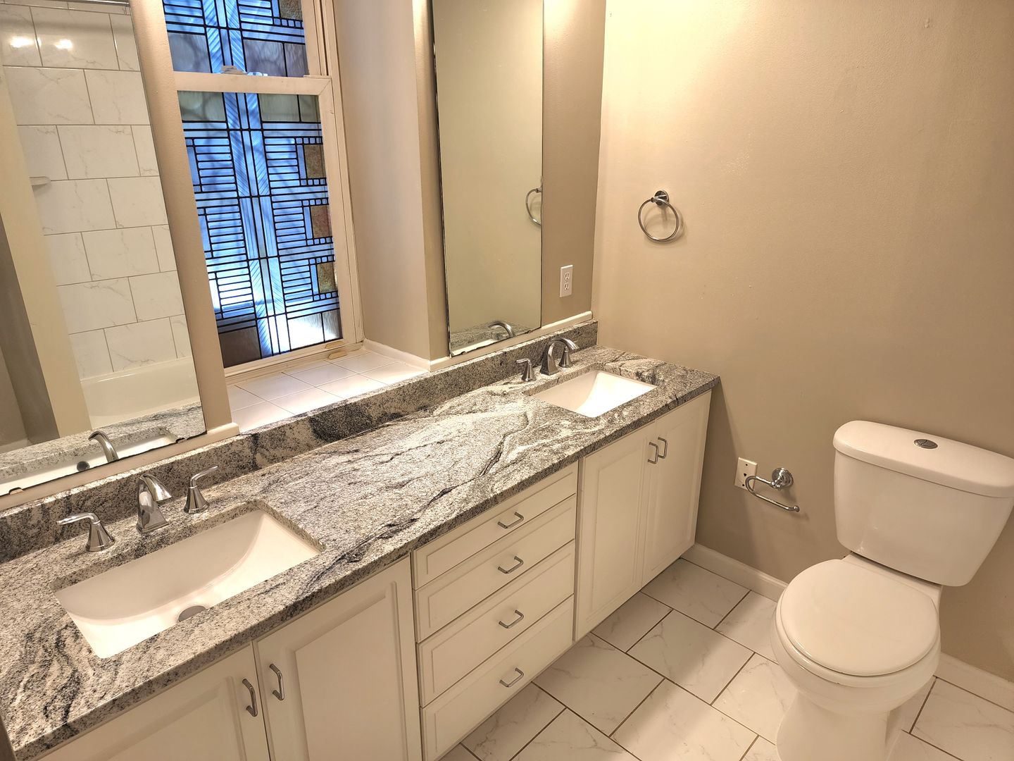 Luxurious Living in Lafayette Square! 9 of 11