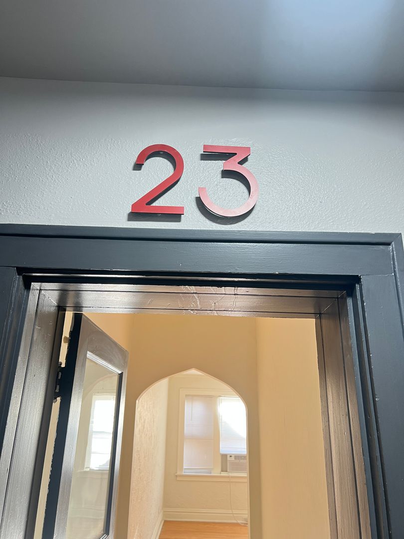 St. Louis Apartment: 4902-06 Itaska - 4902 #23