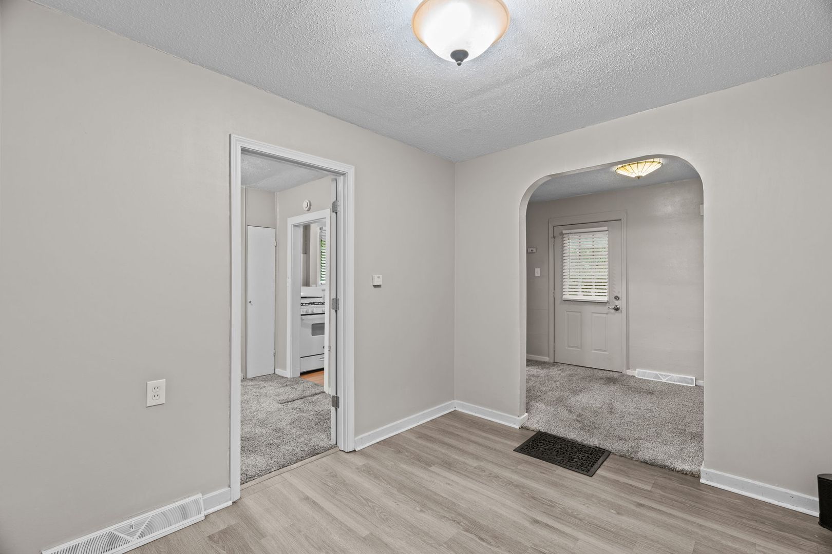 2936 North Hanley Rd 4 of 12
