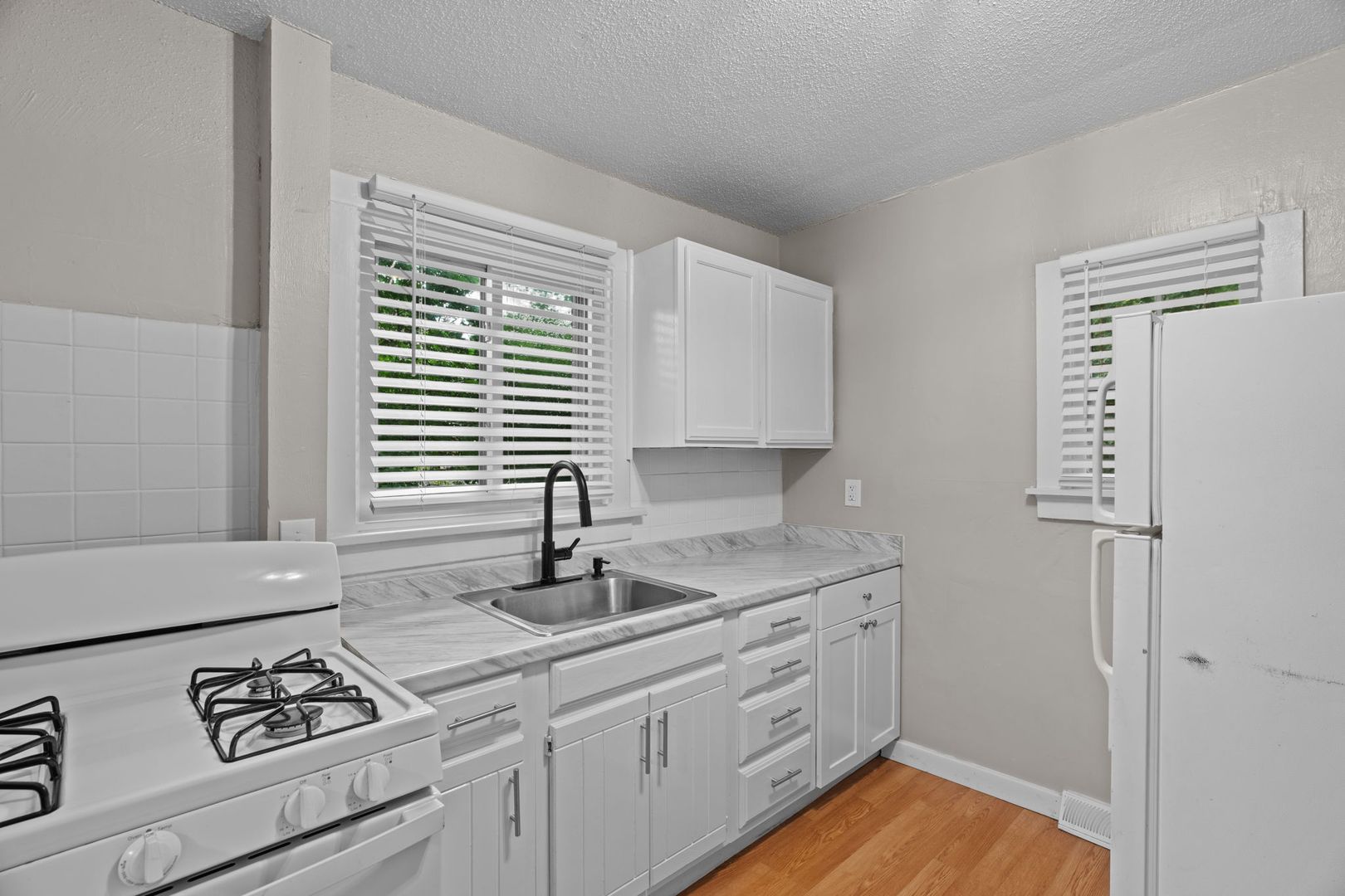 2936 North Hanley Rd 11 of 12
