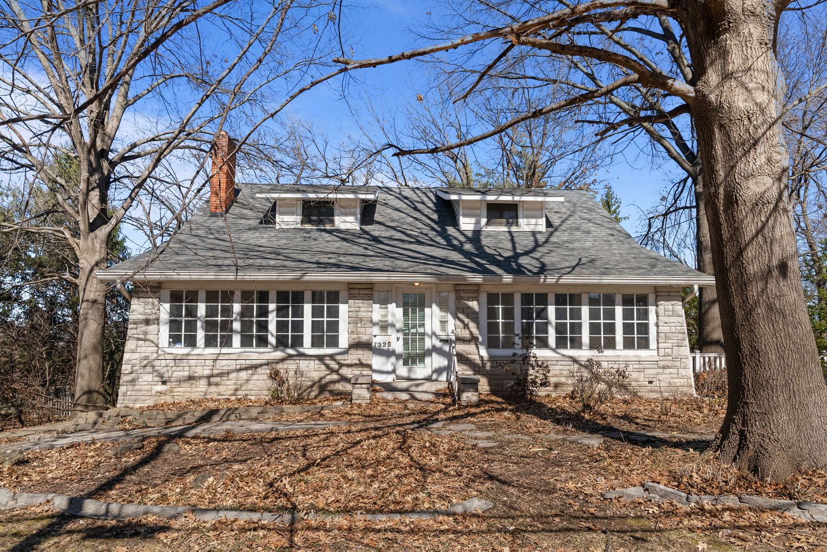 St. Louis House: 7325 Sutherland Ave