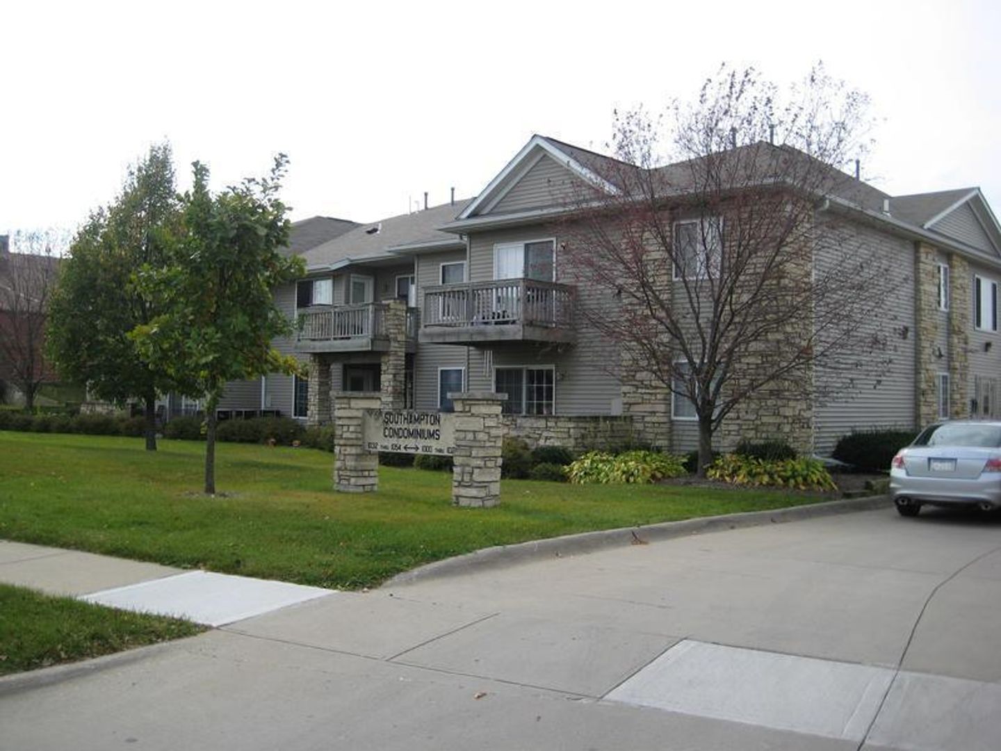 Iowa City Apartment: 1000-1054 West Side Dr.