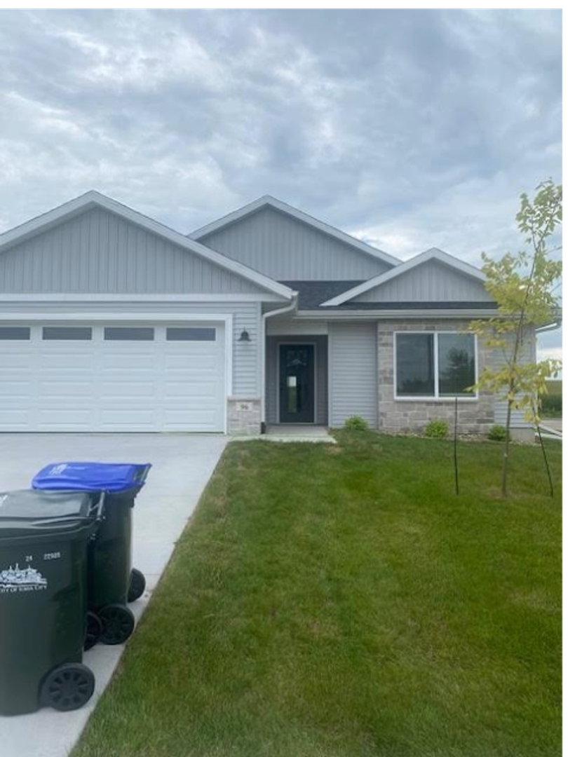 Coralville Apartment: Summit Ct - Nye Way - Huntington Dr.