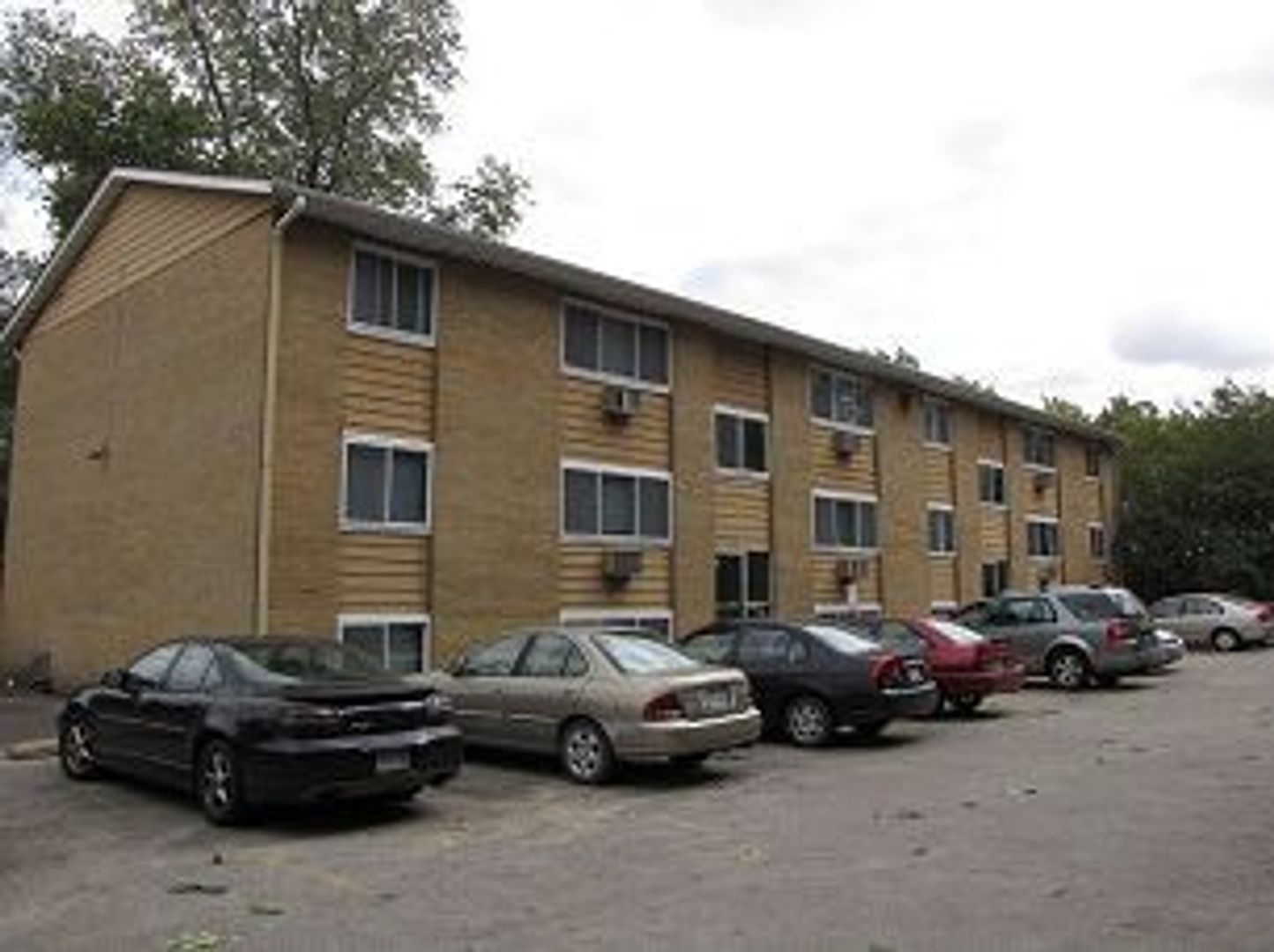 Iowa City Apartment: 727-739 Michael Street
