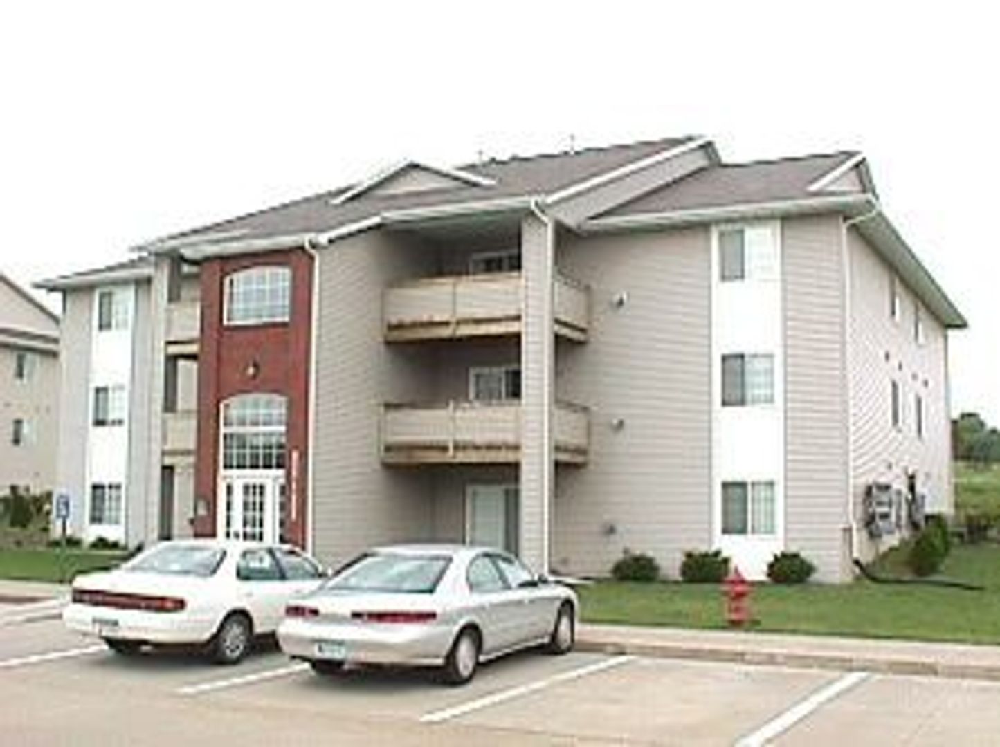 Iowa City Apartment: 2432-2504 Rushmore