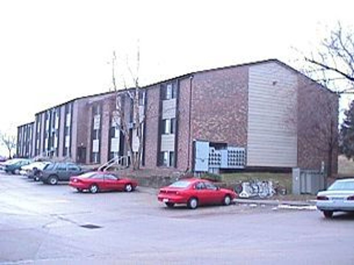 Iowa City Apartment: 906 Benton Dr.