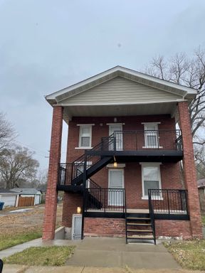 Updated 2 Bedroom Apartment – photo 1