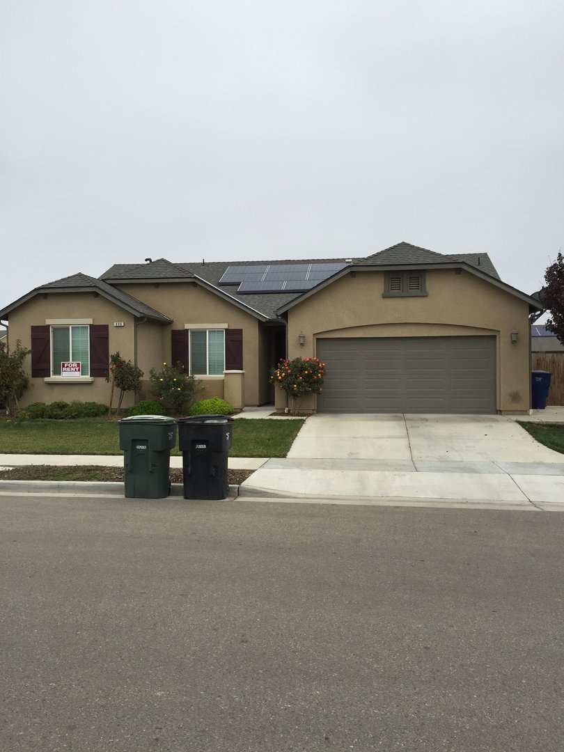 Lemoore House: 896 Legend Dr.