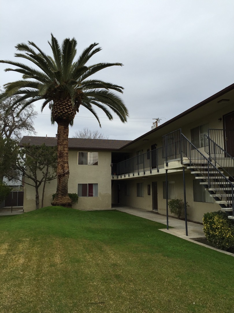 Hanford Apartment: 130 E Tenth St