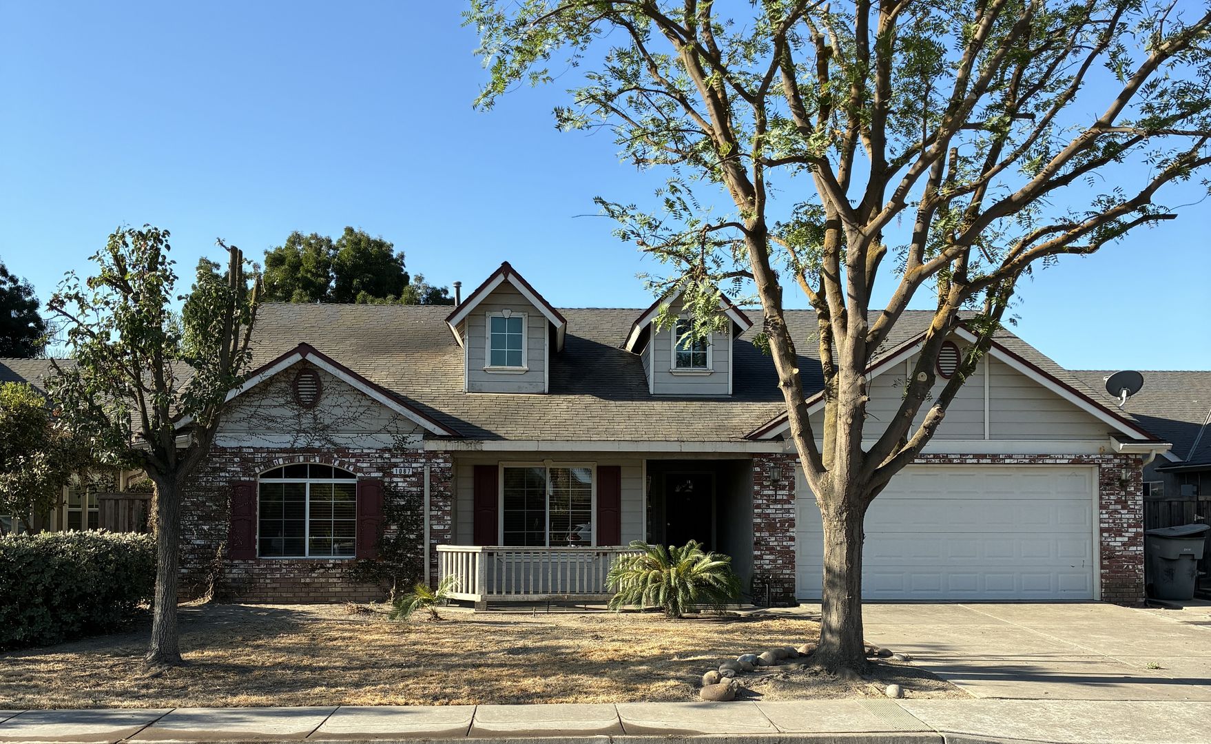 Hanford House: 1087 W Julia Way