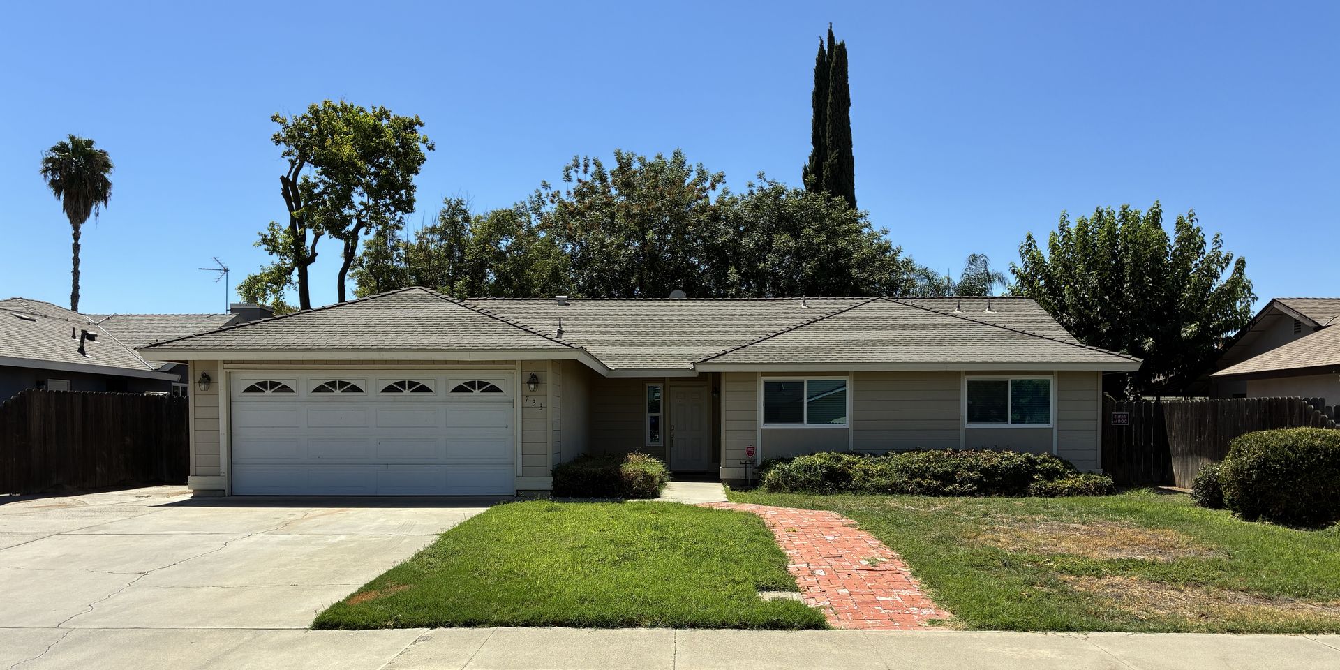 Lemoore House: 733 Mike Lane