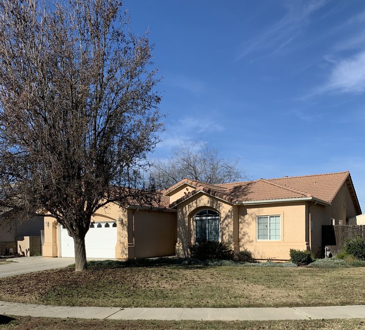 Lemoore House: 1040 Lords Ct