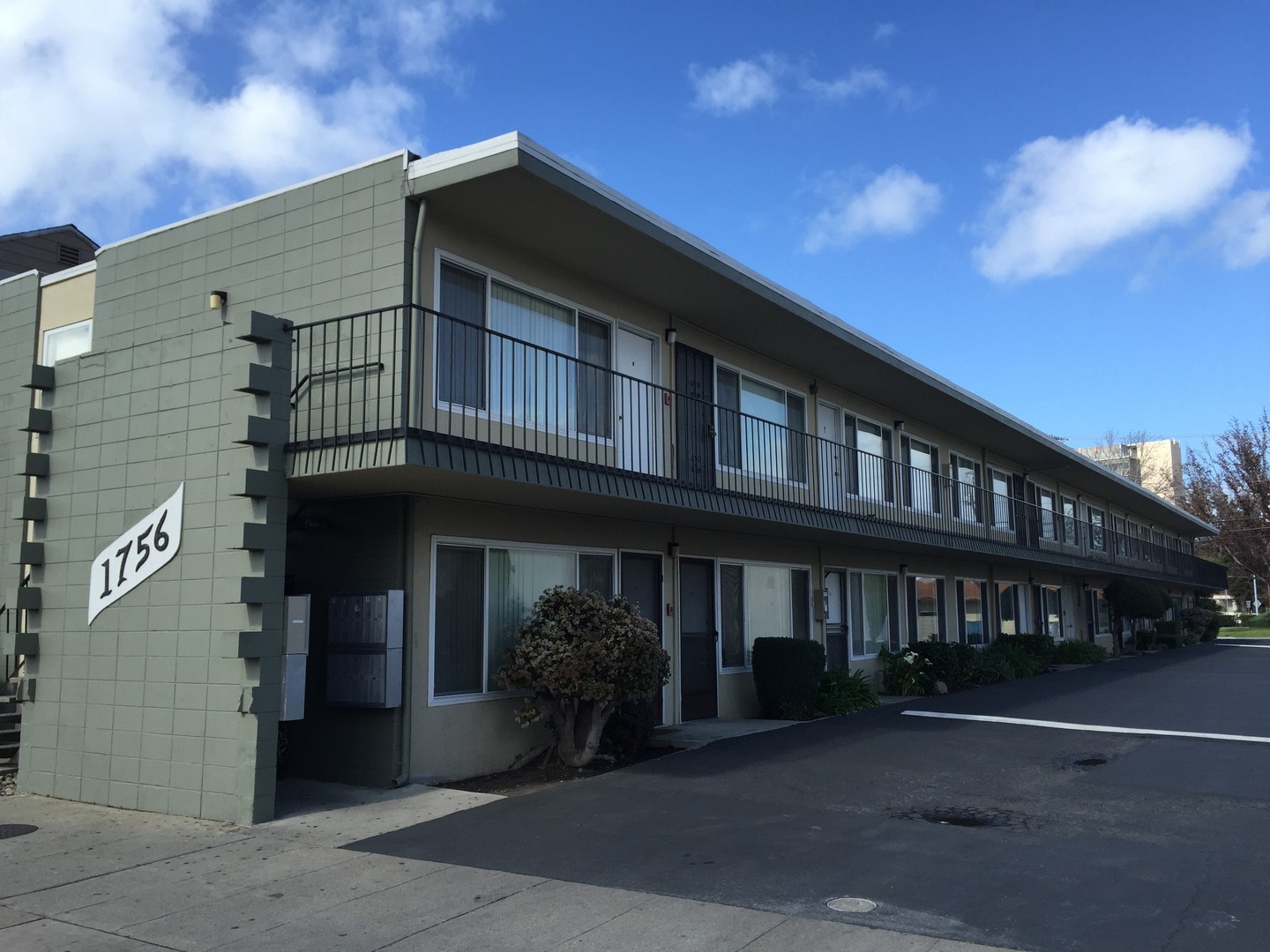 Redwood City Apartment: 1756 Broadway Street
