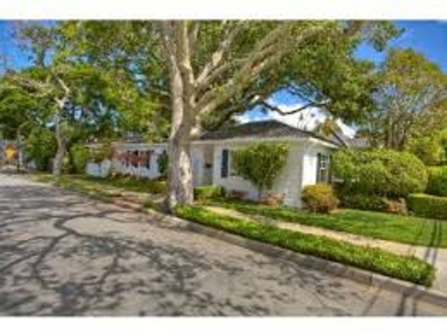 Burlingame House: 1815 Carmelita Avenue