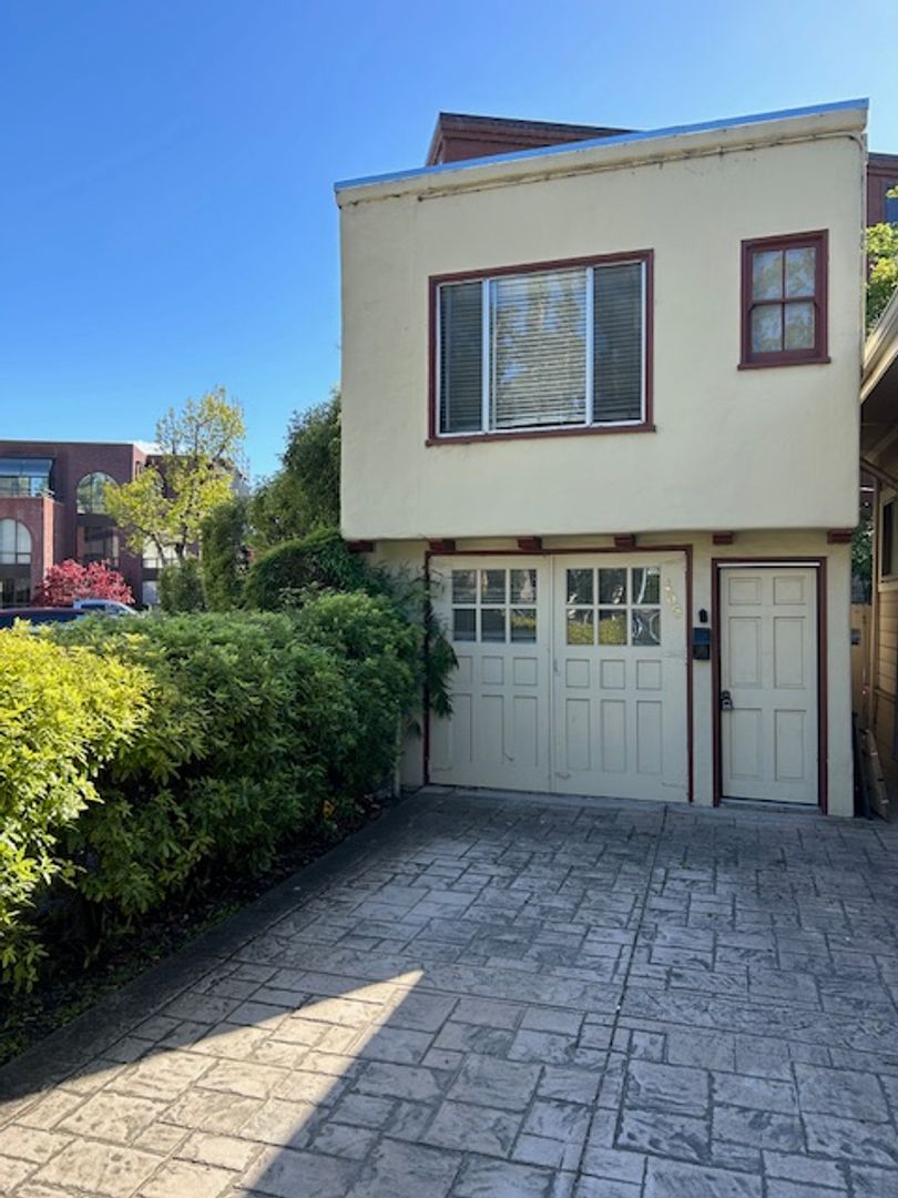 Burlingame House: 405 California Dr.