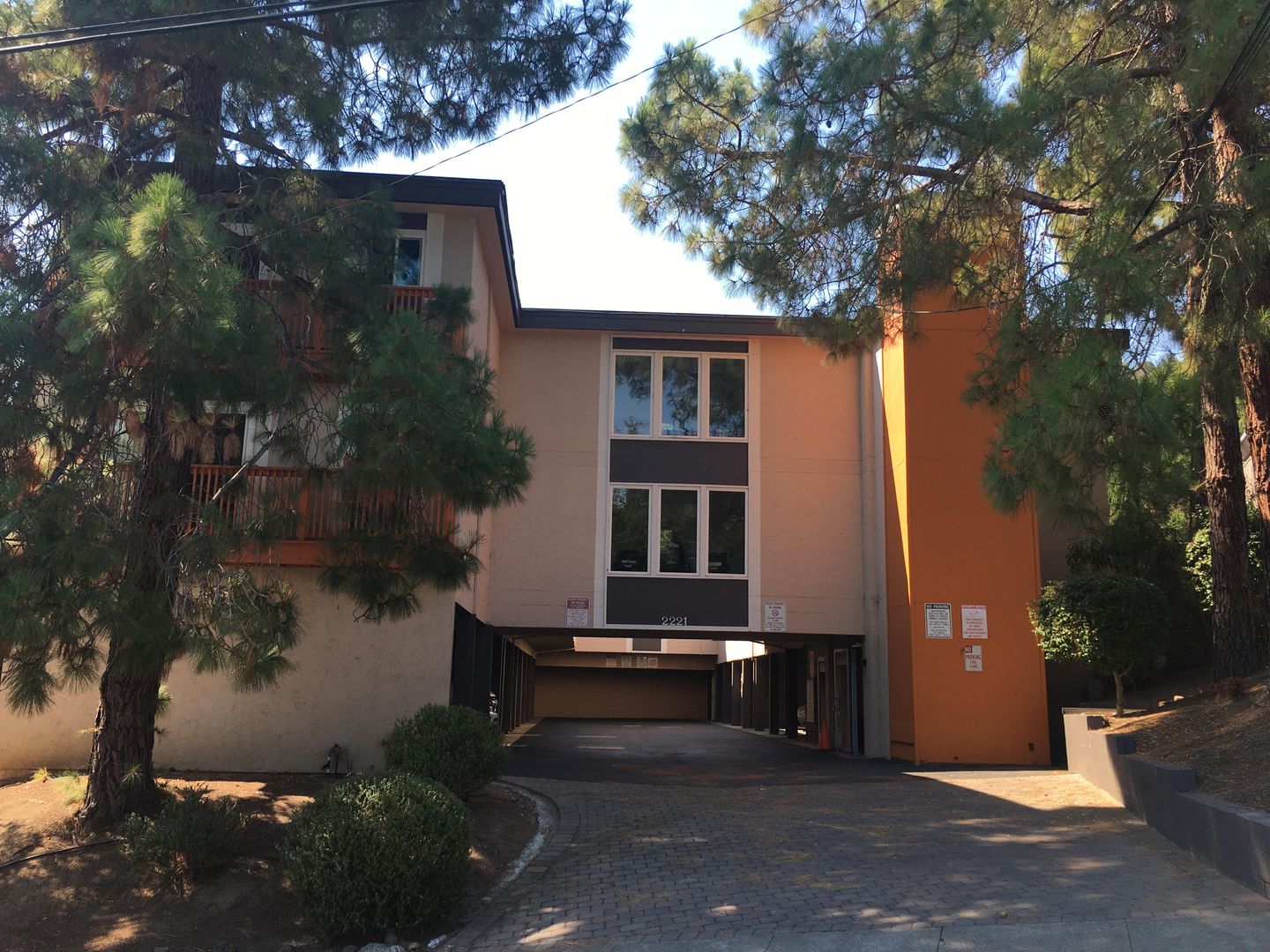 Belmont Apartment: 2221 Village Court