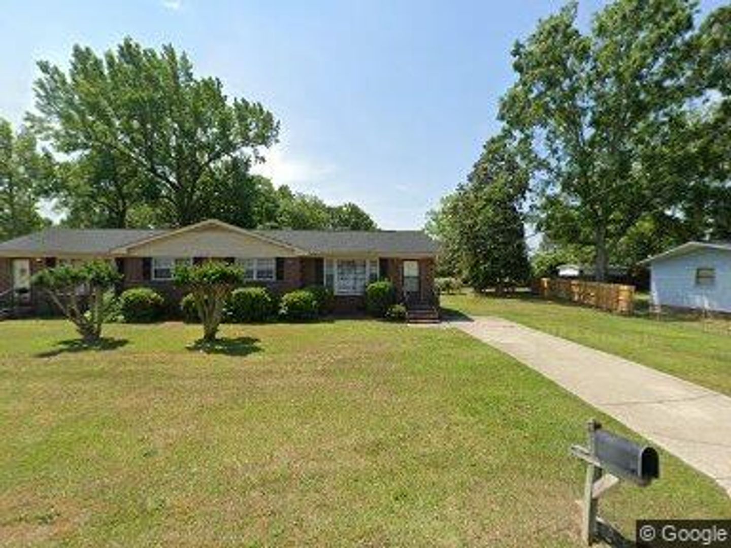 Lumberton House: 1202 East 9th Street