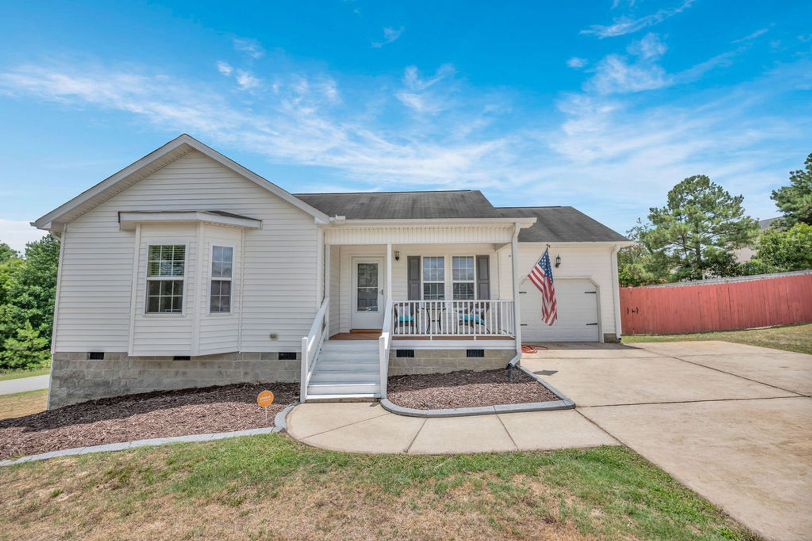 Broadway House: 27 True Blue Drive