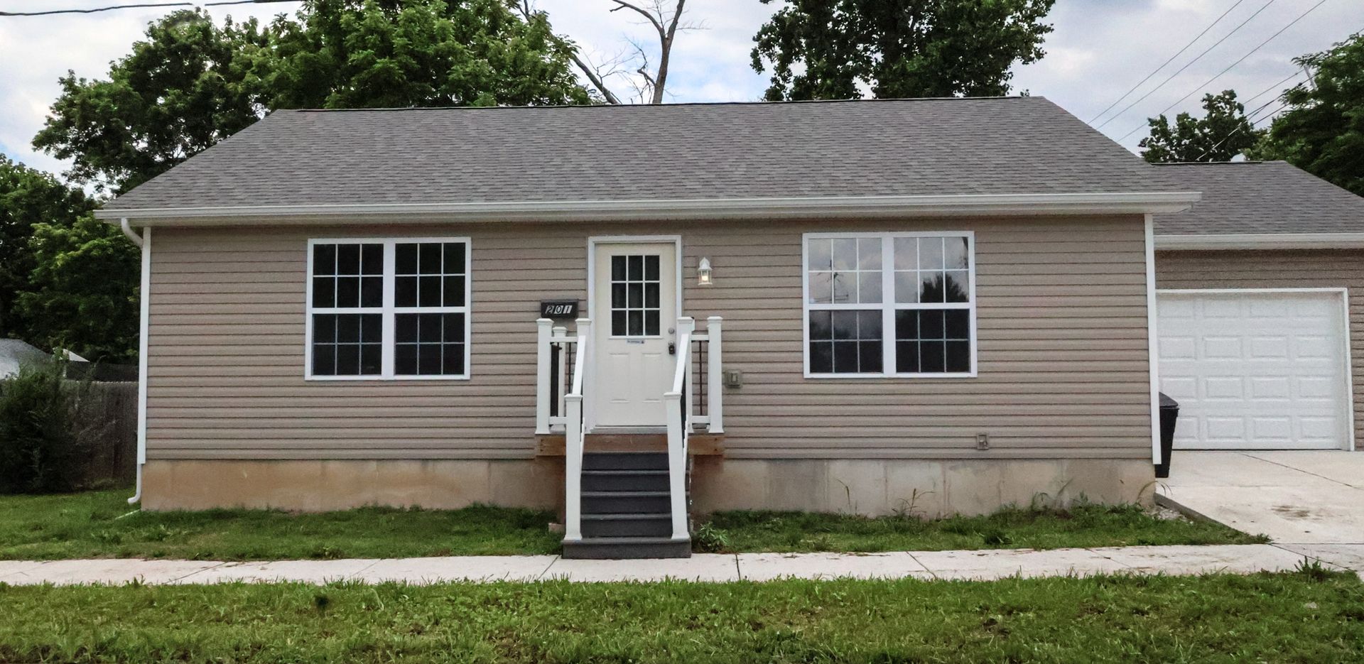 Crystal City House: 201 Chestnut St