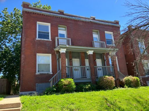 Updated 2 Bedroom Apartment with In-Unit Washer & Dryer – photo 1