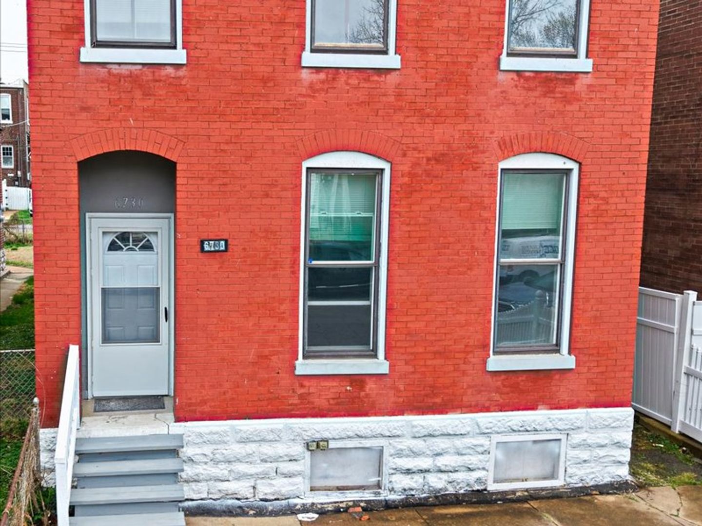 Saint Louis House: 6730 Vermont Ave