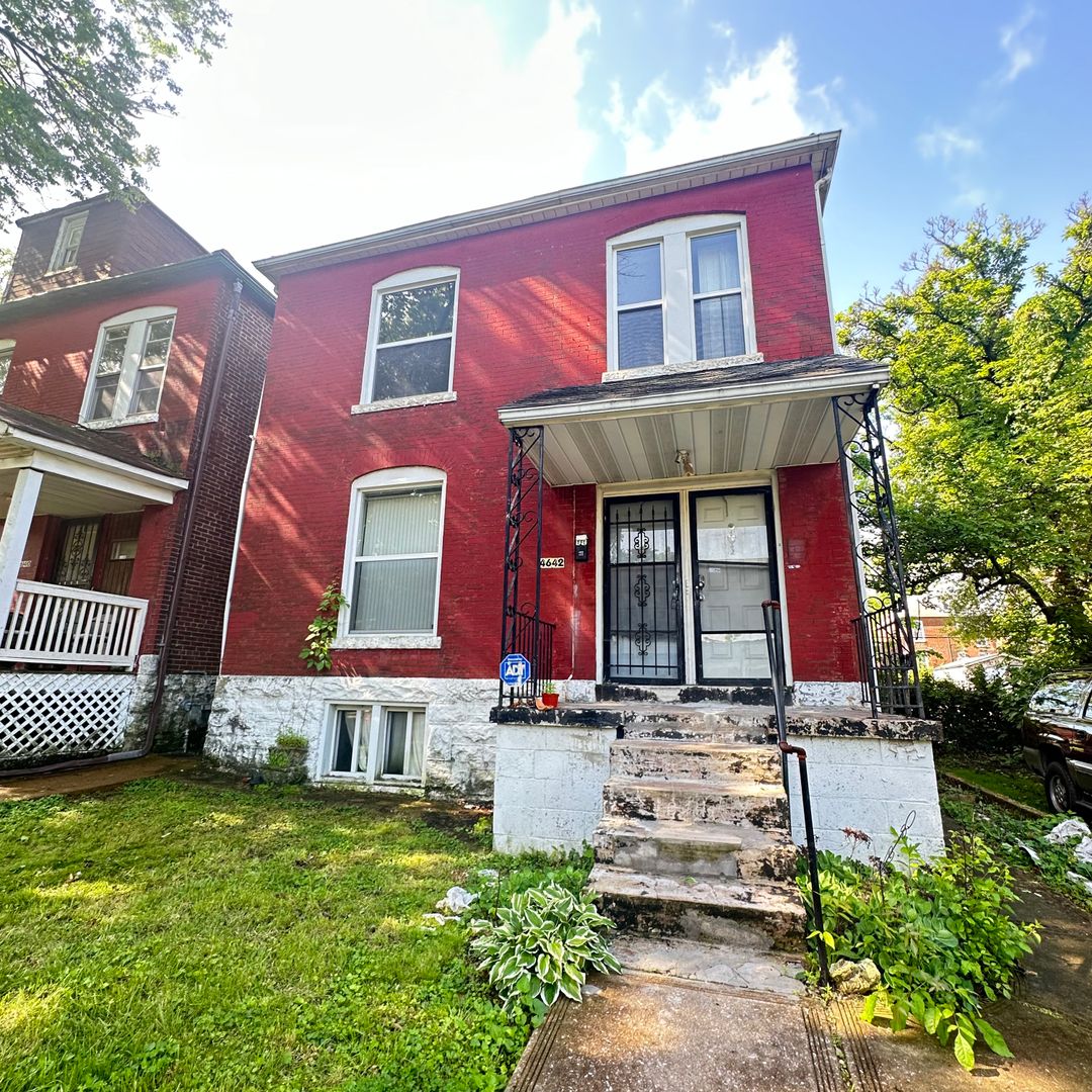 Saint Louis Apartment: 4642 Farlin Ave