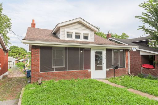 Charming 2 Bedroom Home with Screened-In Front Porch – photo 1