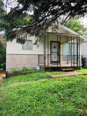 3 Bedroom Home in Hazelwood – photo 1
