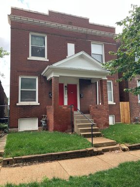 2 Bedroom First-Floor Apartment Near Forest Park – photo 1