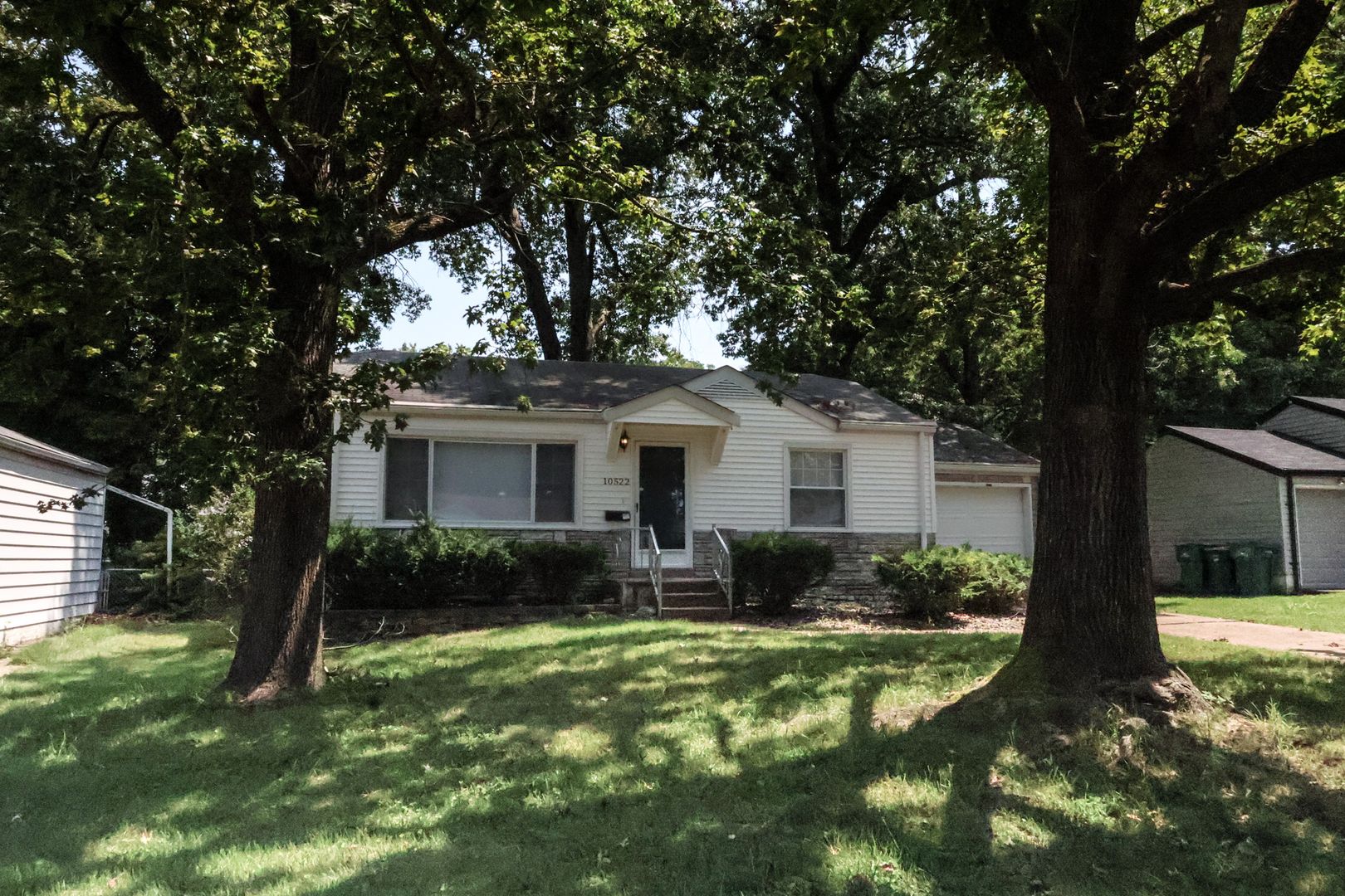 St Louis House: 10522 Byfield Dr