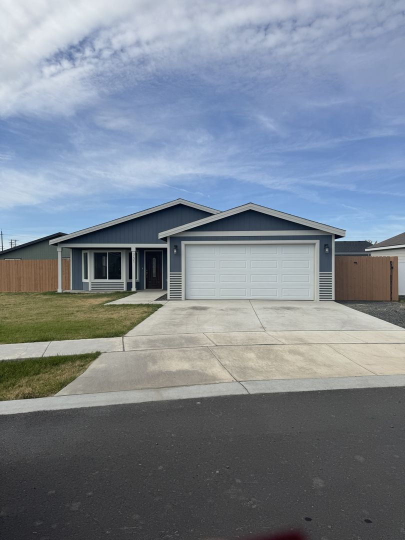 Hermiston House: 731 NE 8th St