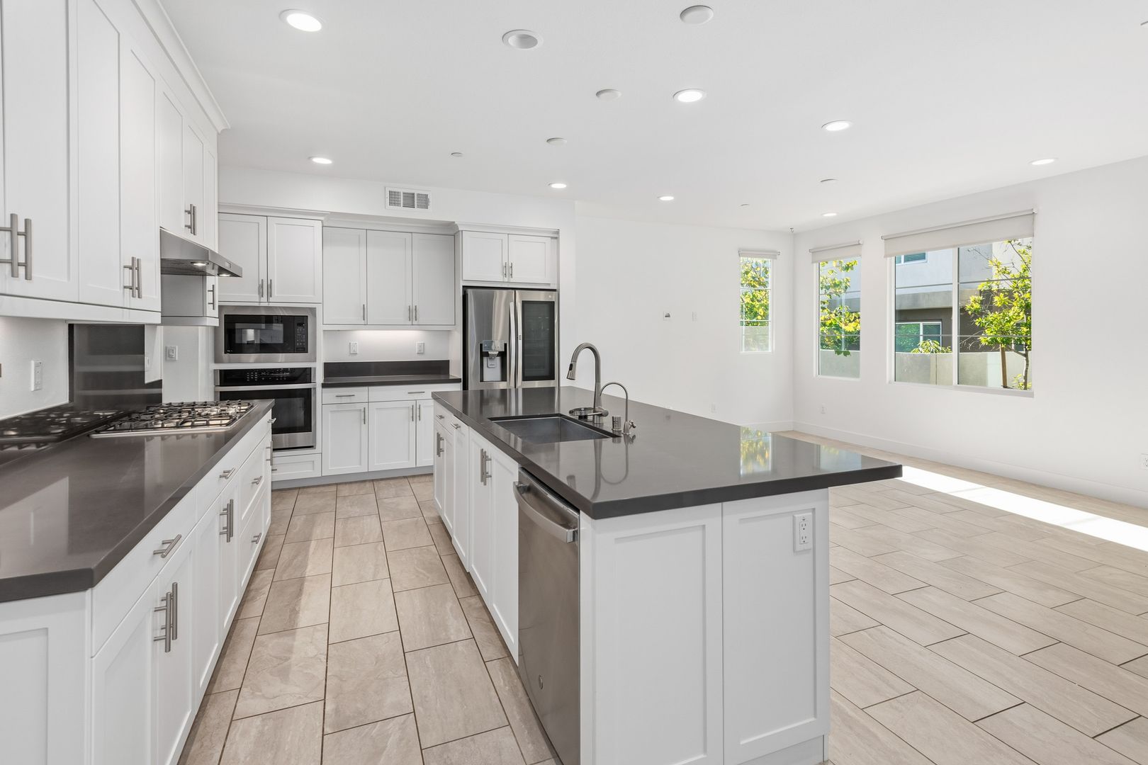 3 Bedroom + Loft for Lease GREAT PARK LOCATION