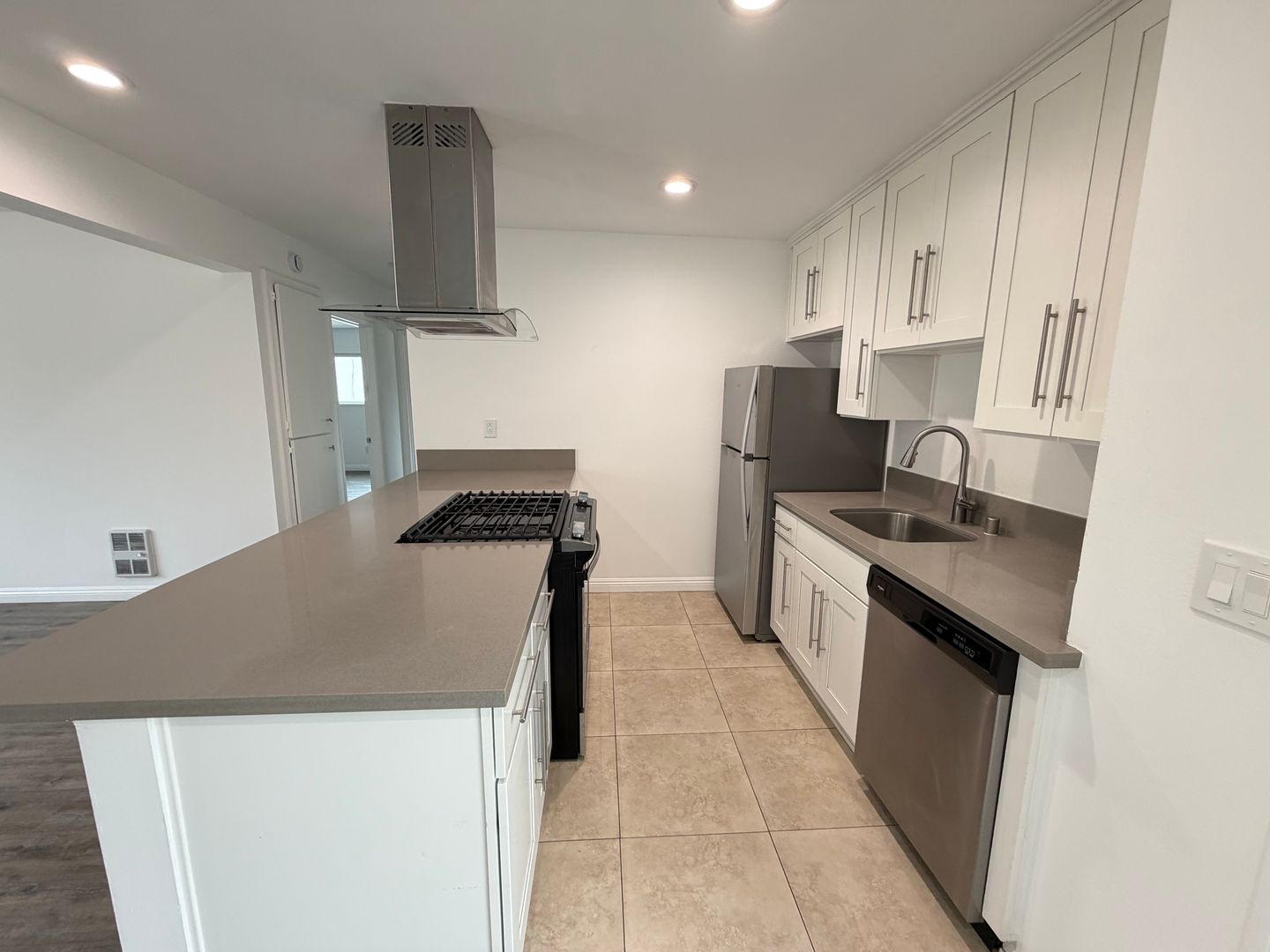 Redondo Beach Apartment: 1808 MacKay Ln