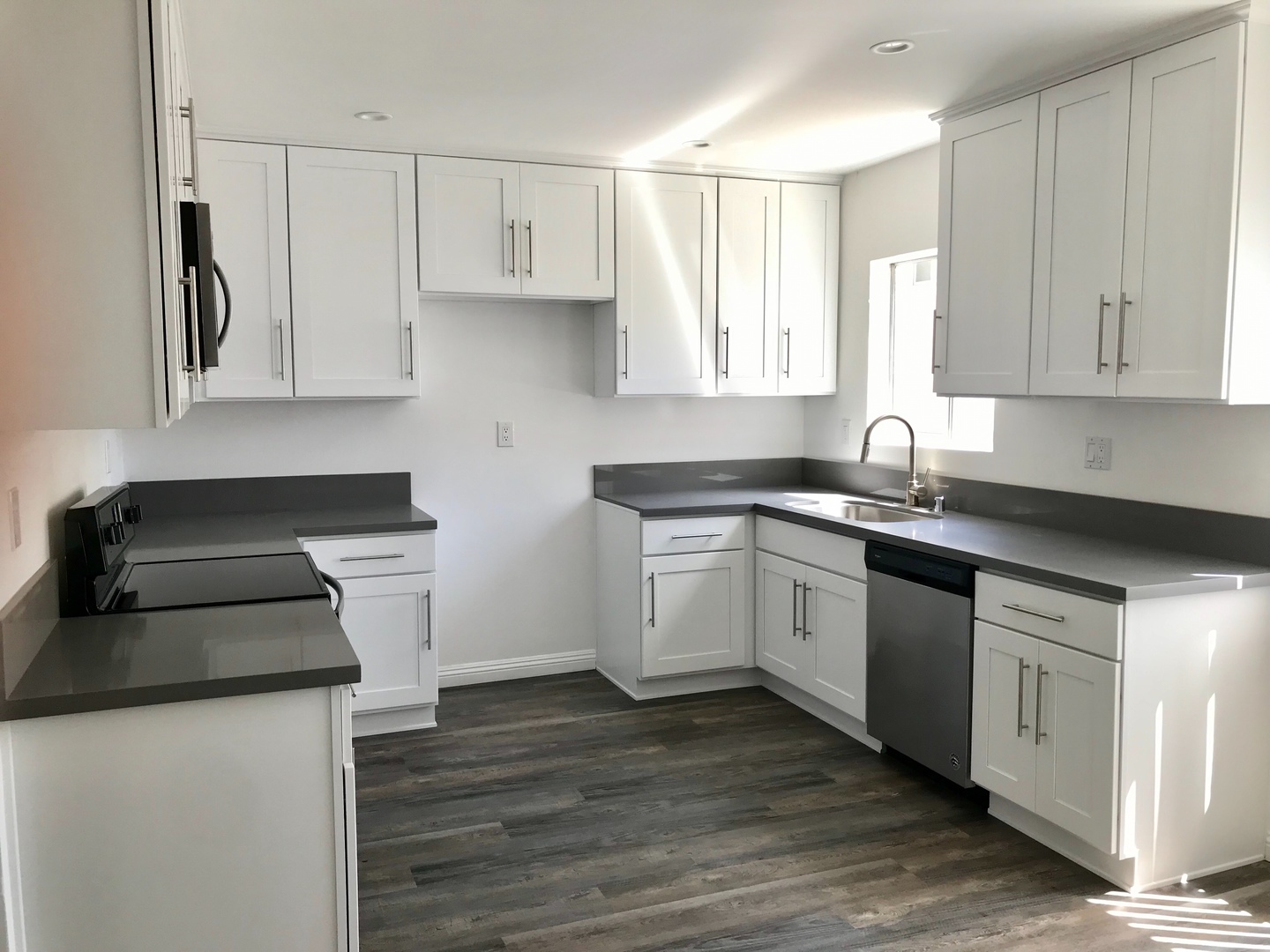 Redondo Beach Apartment: 1916 Harriman Ln