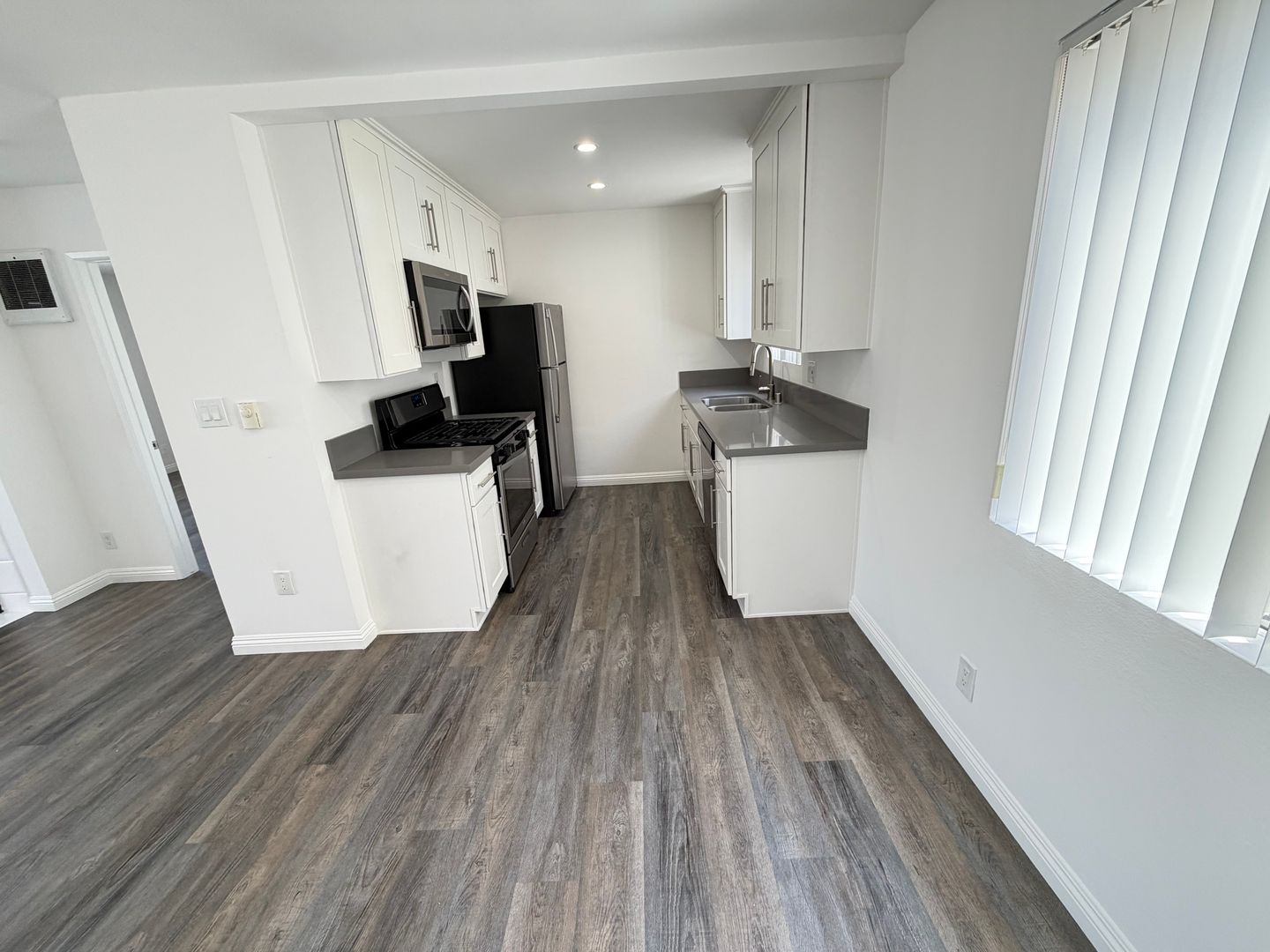 Los Angeles Apartment: 4424 South Centinela